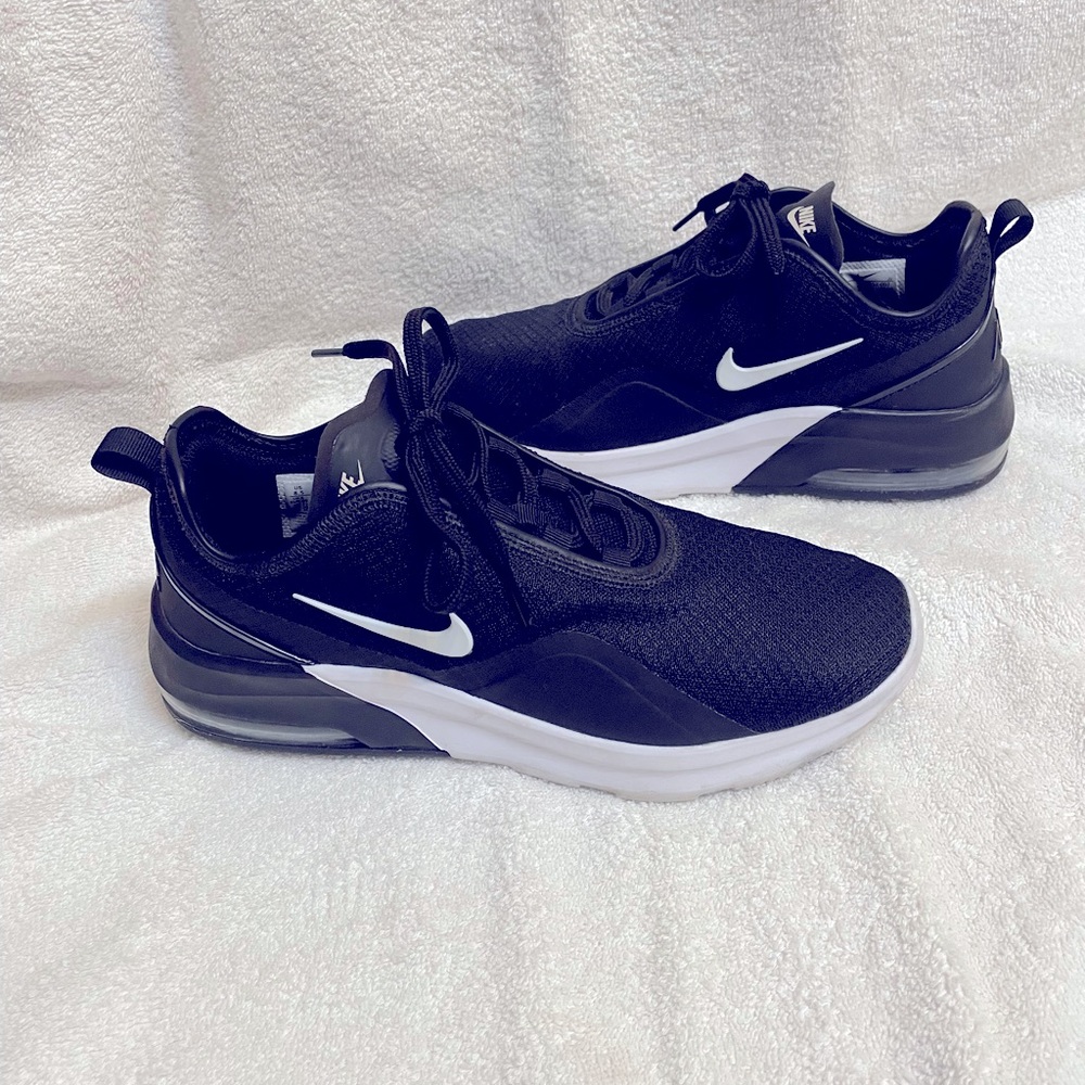 NIKE Air Max motion 2. Size 8.5. Black and white. Excellent condition!